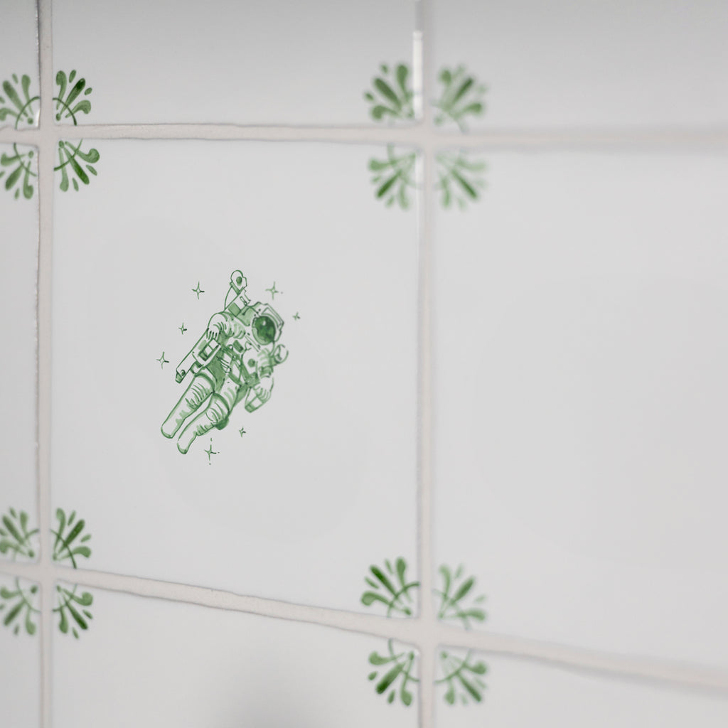 Astronaut Delft Tile