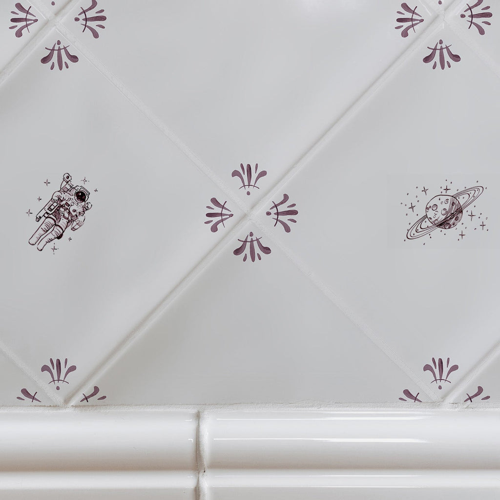 Astronaut Delft Tile