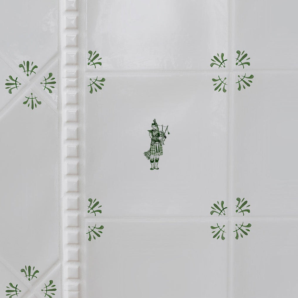 Bagpiper Delft Tile