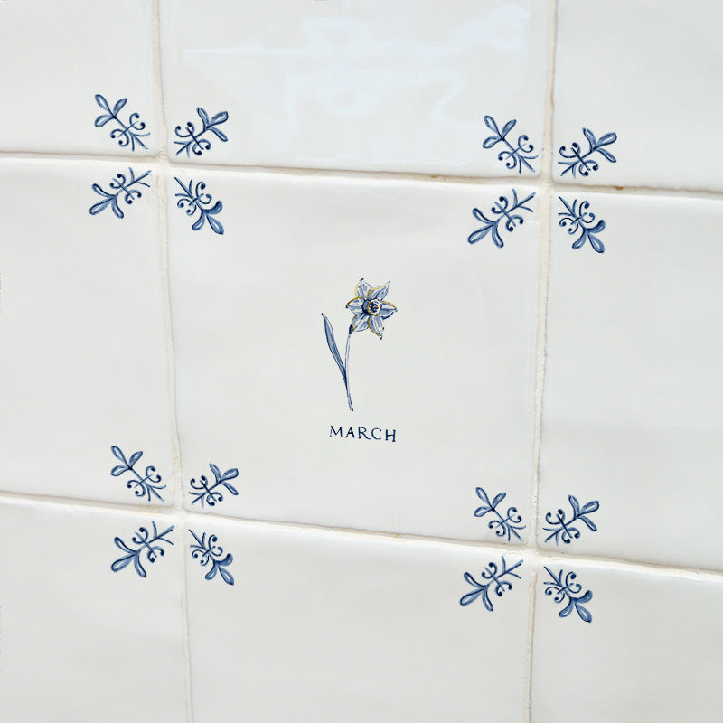 Daffodil Delft Tile, Gold Lustre