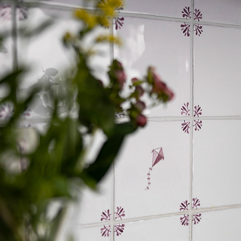Kite Delft Tile