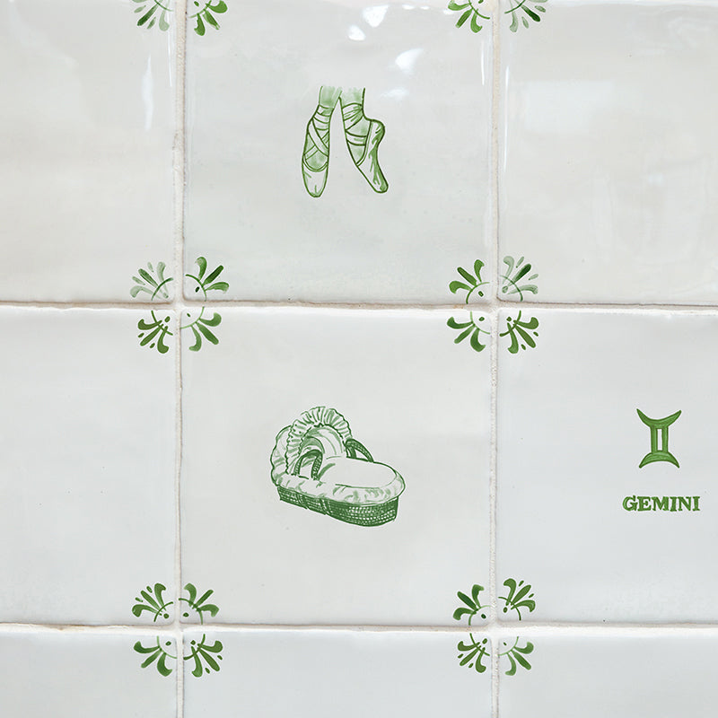 Moses Basket Delft Tile