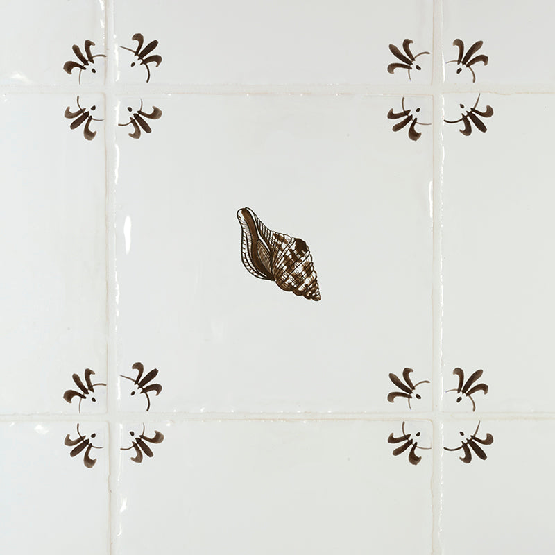 Seashell Delft Tile