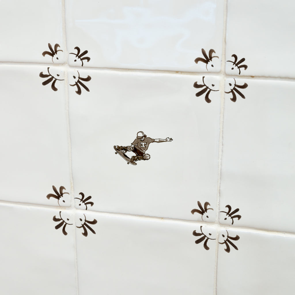 Skateboarder Delft Tile